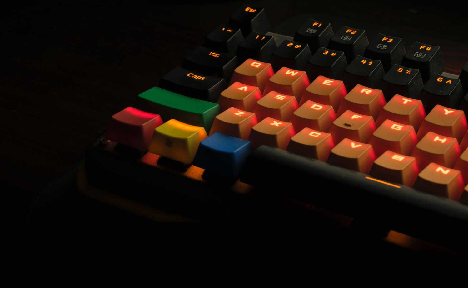 mechanical keyboard with various keycap sets