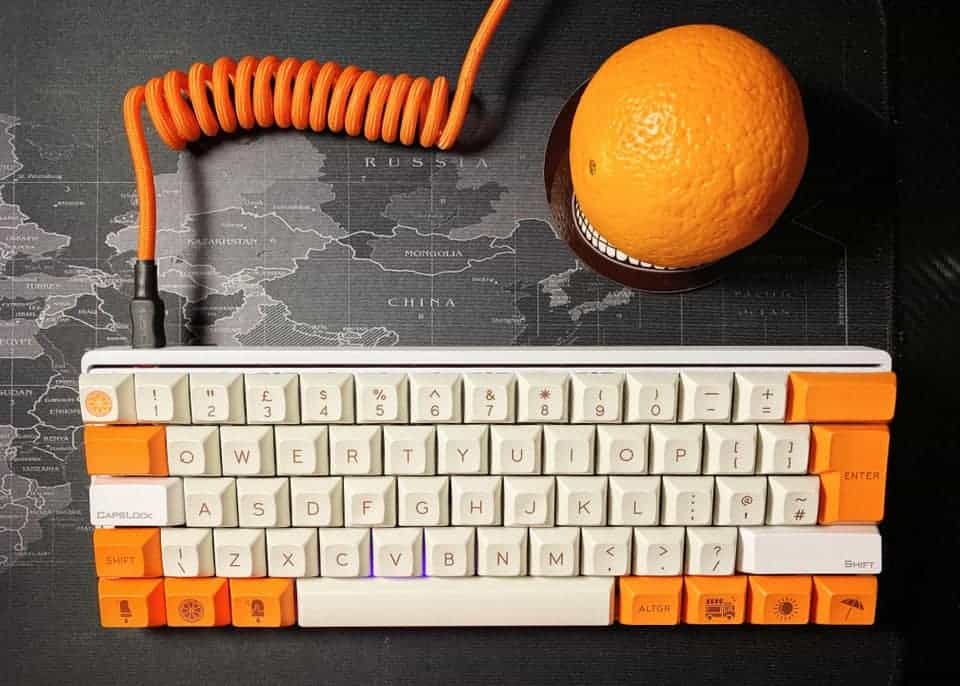 modified orange and white vortex pok2r keyboard