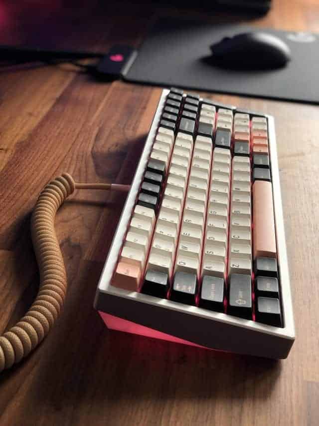 keyboard with custom cable