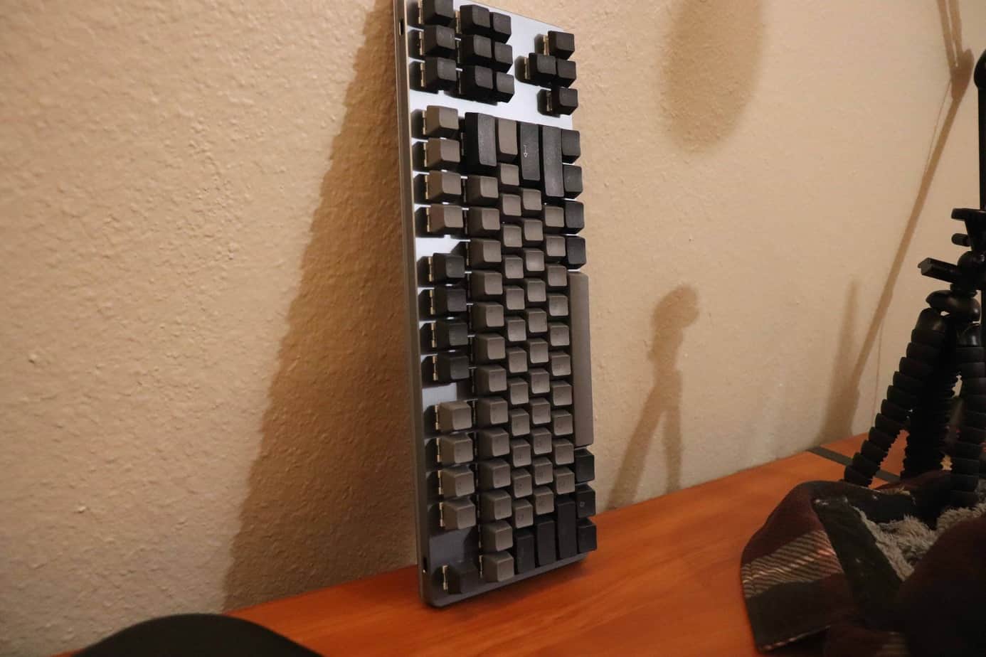 TKL mechanical keyboard with aluminum case