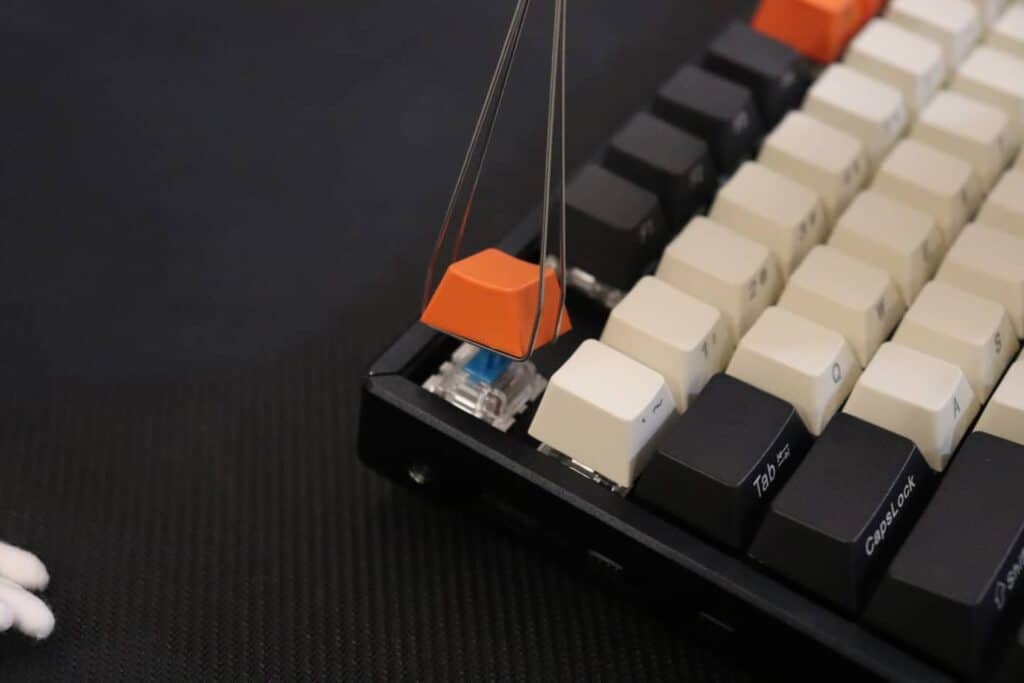 How to Lube Keyboard Switches without Desoldering Switch And Click