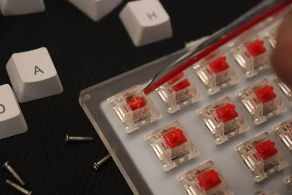 mechanical keyboard switch being lubed without desoldering