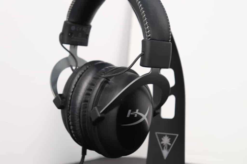 earcup of closed back gaming headset