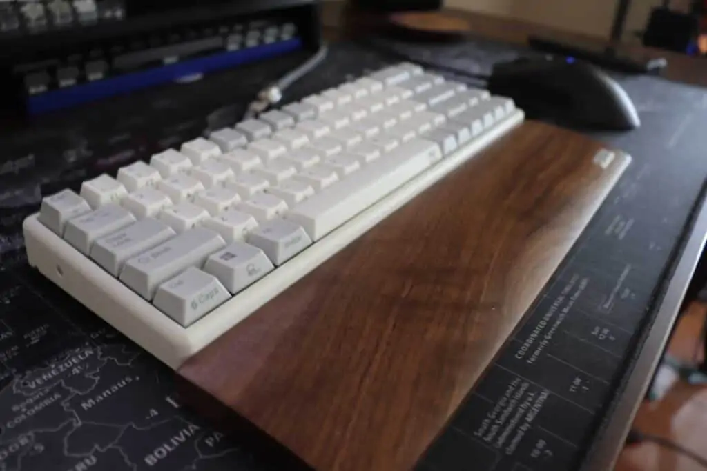 NiZ Plum Atom 68 mechanical keyboard