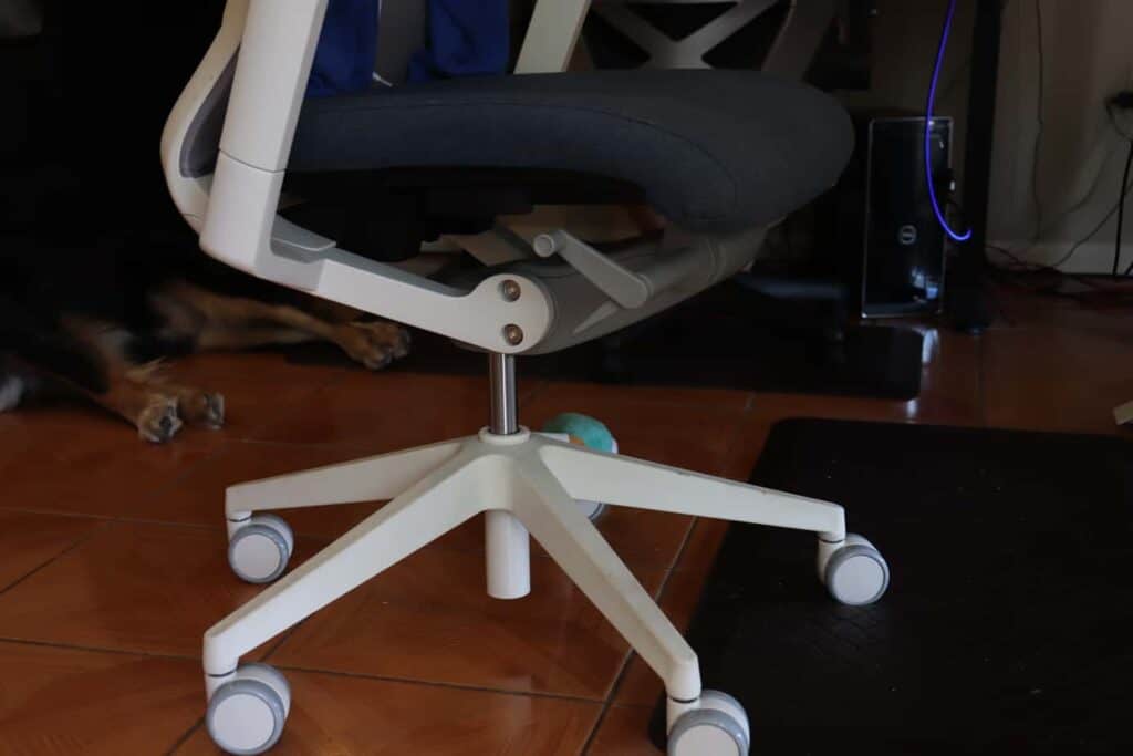 Office chair with an adjusted height.