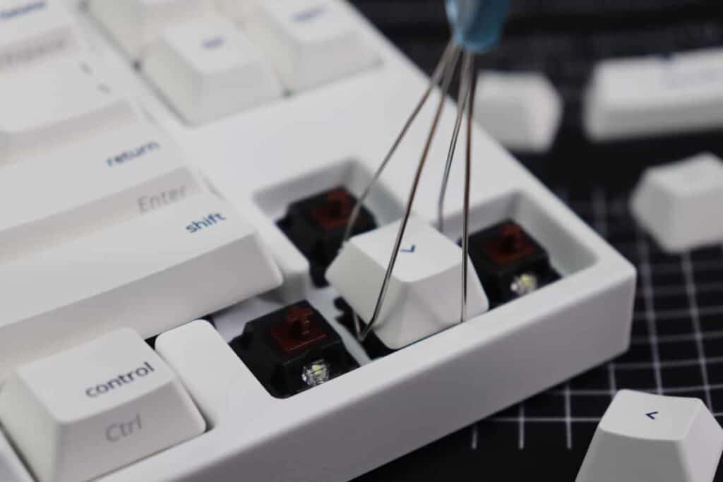 keycap being removed from Ducky MIYA Pro