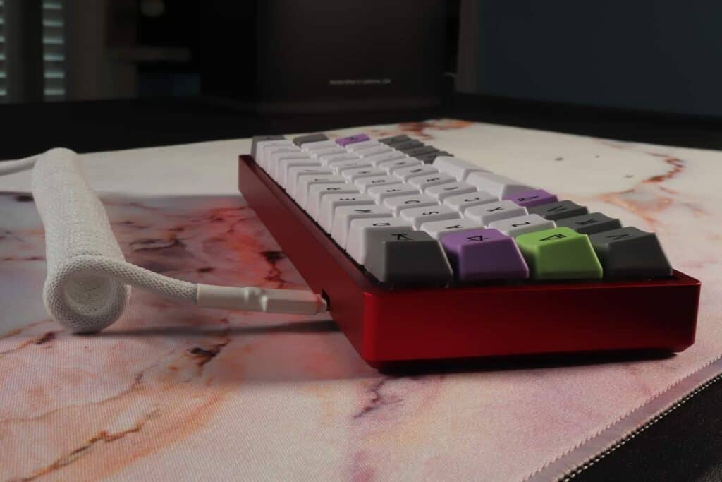 Side view of the the Drop + OLKB Planck.