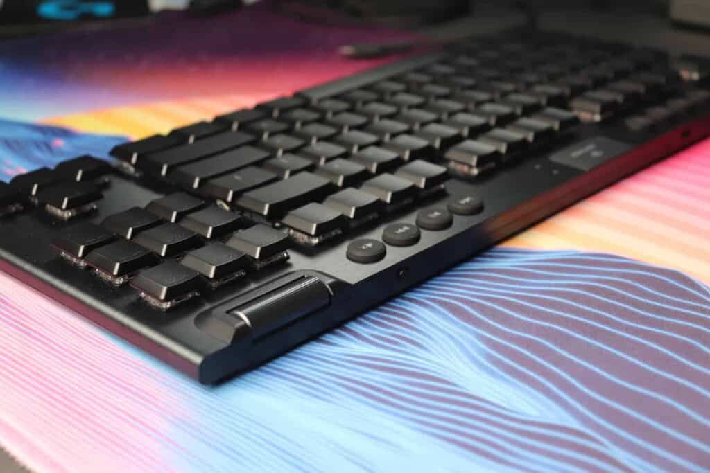 Media keys and scroll wheel on the Logitech G915 TKL