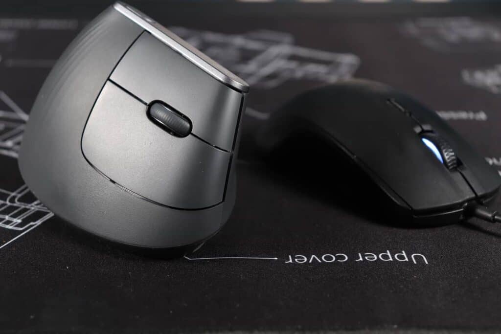 Are Vertical Mice Good For Gaming? Switch and Click