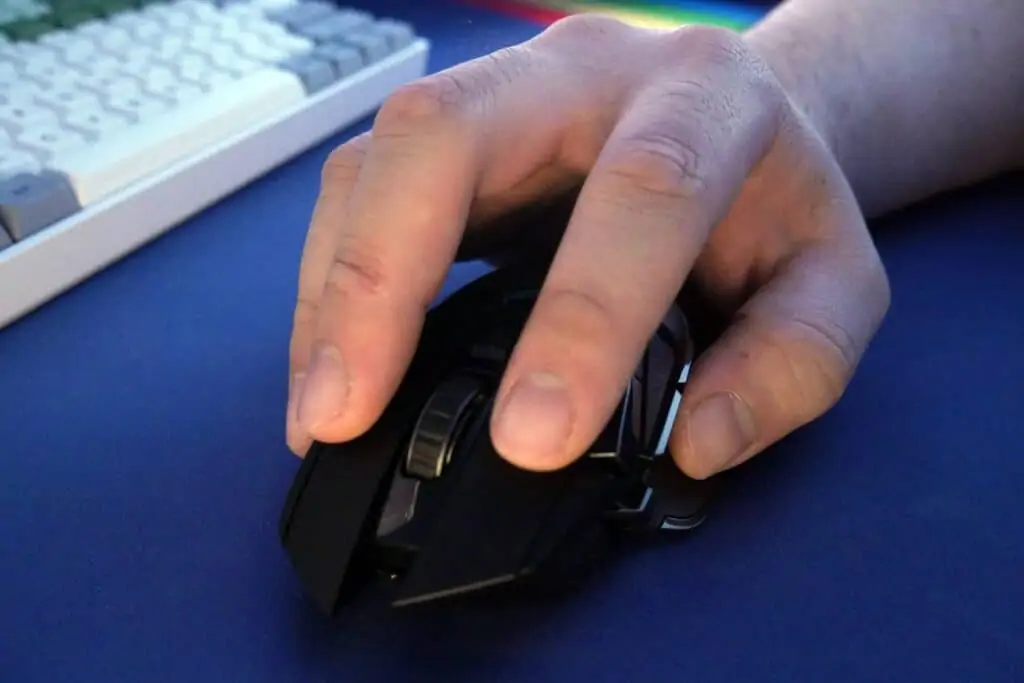 The Best Mouse Grip for FPS Games: Explained - Switch and Click