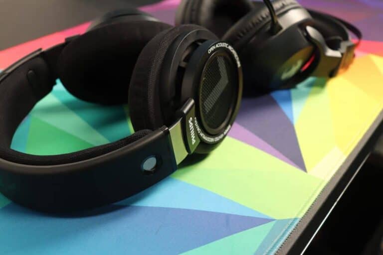 Headsets vs Headphones Explained Switch and Click